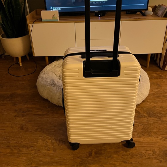 Gently used Bentley off white suitcase - Picture 3 of 9